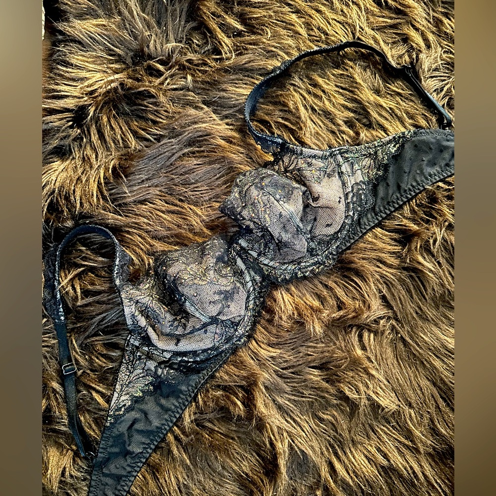 Victoria’s Secret unlined demi bra. Size 34C
